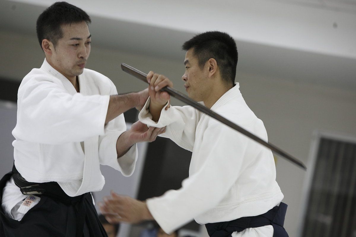 Footwork demonstration during a Fujimaki Sensei training session